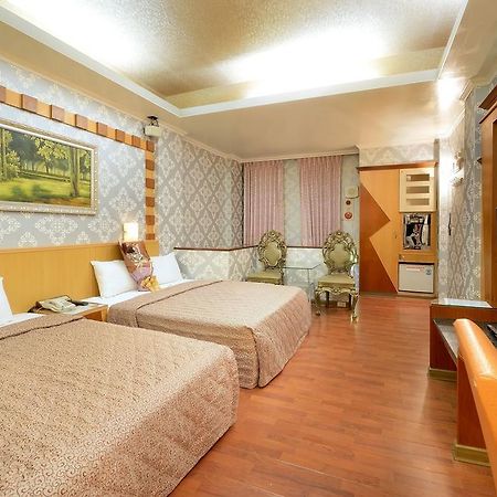 Holland Village Motel Tainan Zewnętrze zdjęcie