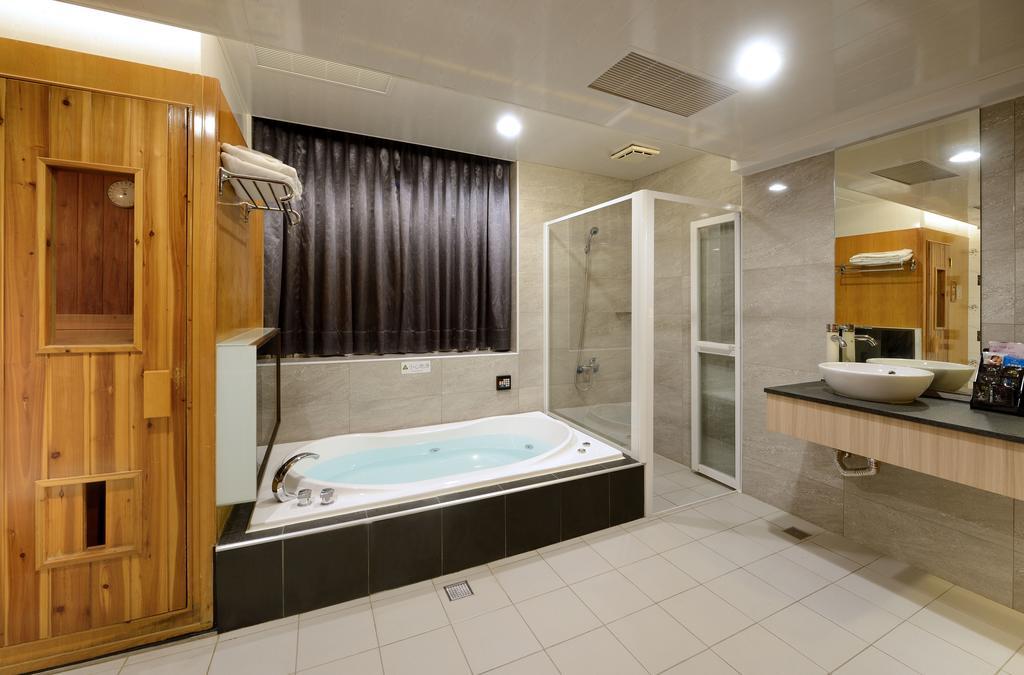 Holland Village Motel Tainan Zewnętrze zdjęcie