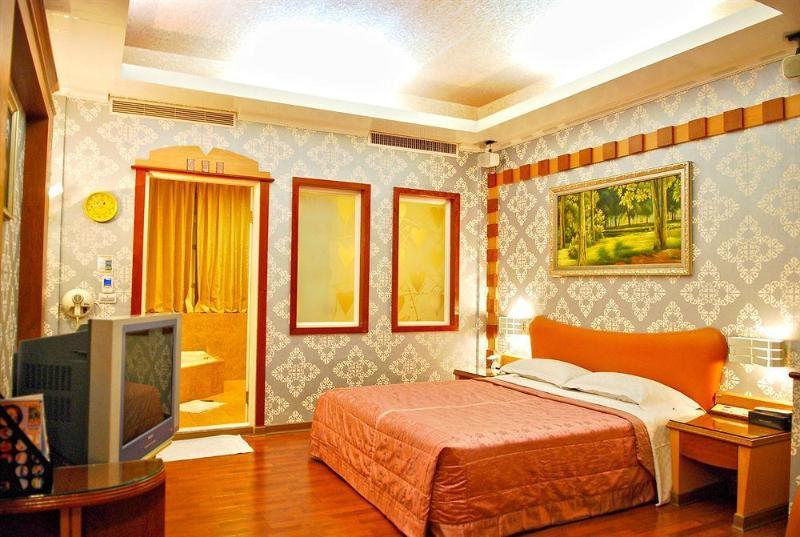 Holland Village Motel Tainan Zewnętrze zdjęcie