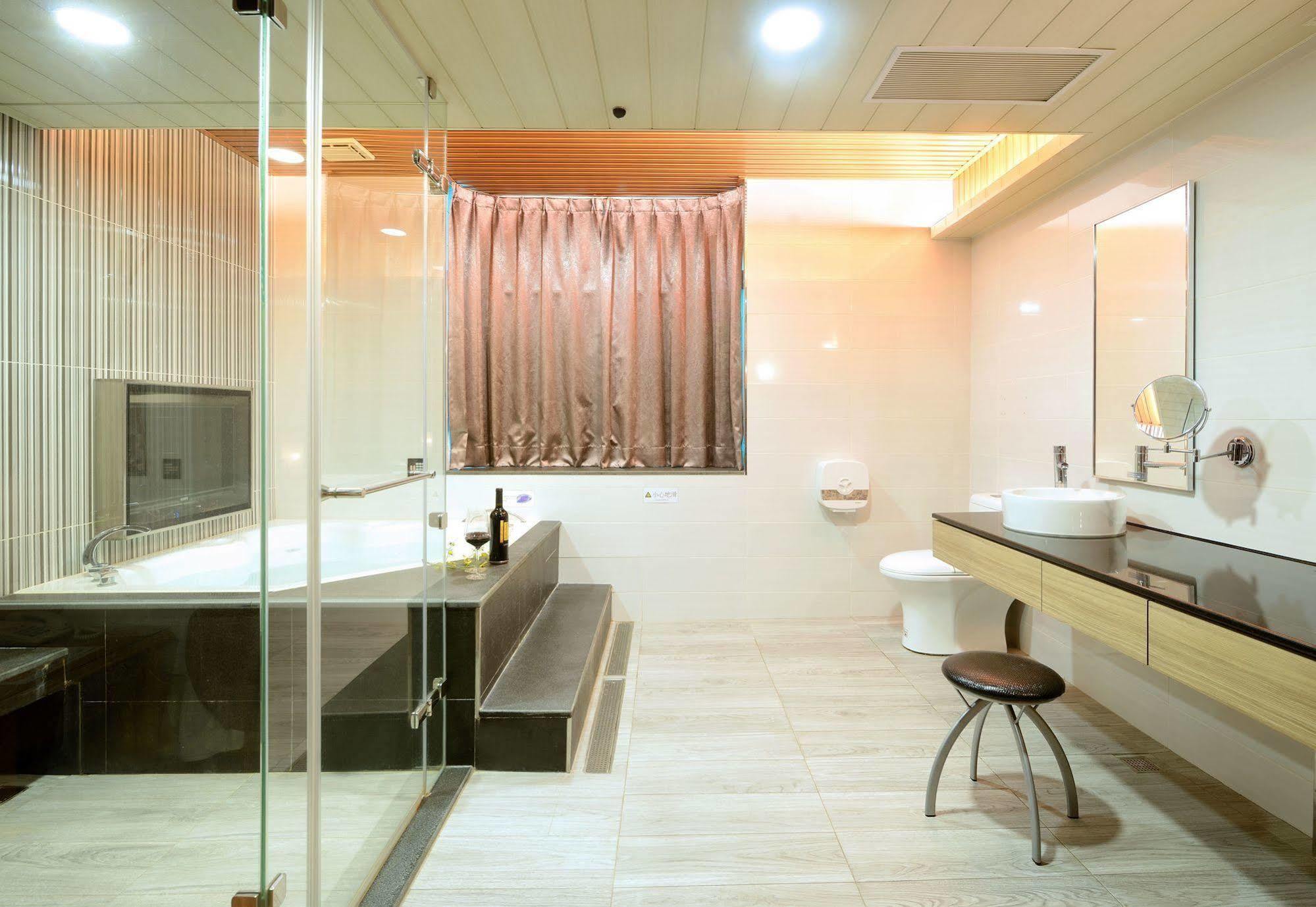 Holland Village Motel Tainan Zewnętrze zdjęcie