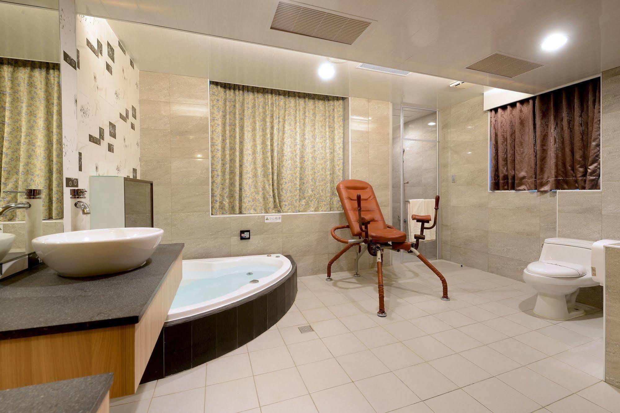 Holland Village Motel Tainan Zewnętrze zdjęcie
