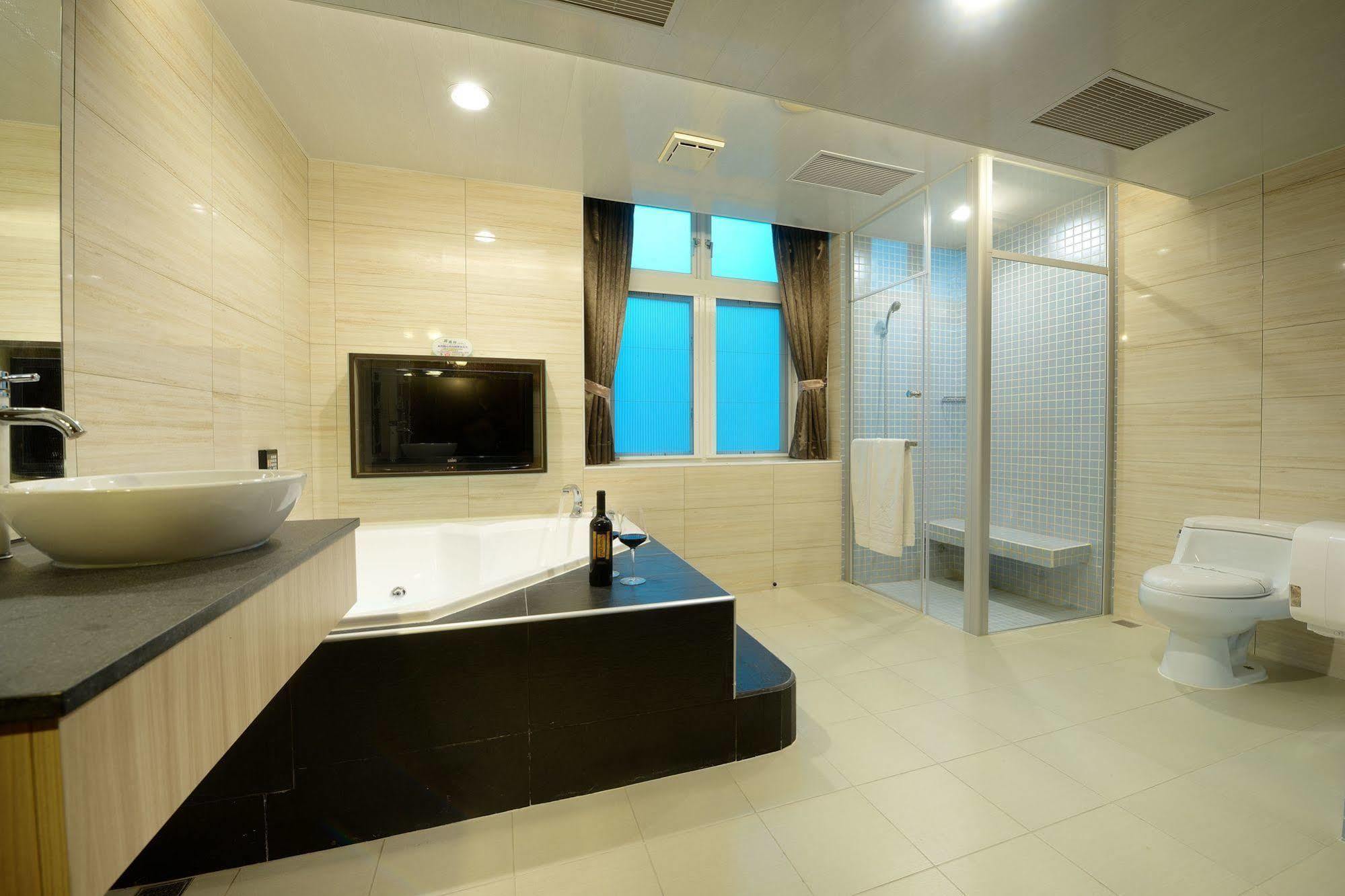 Holland Village Motel Tainan Zewnętrze zdjęcie