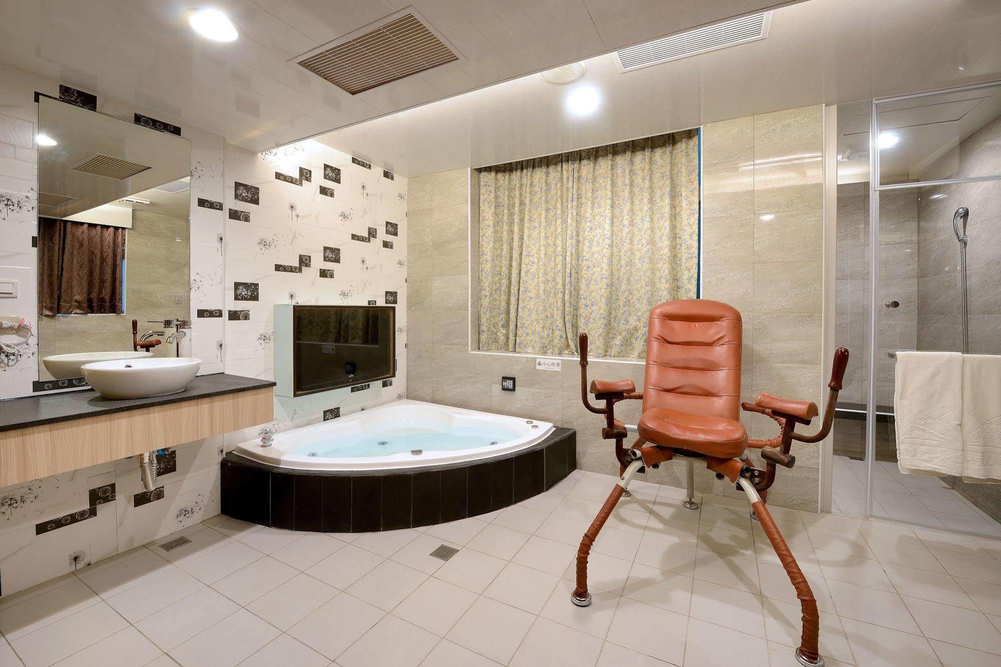 Holland Village Motel Tainan Zewnętrze zdjęcie