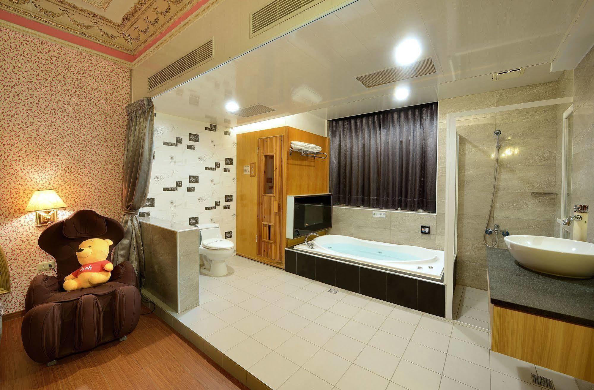Holland Village Motel Tainan Zewnętrze zdjęcie