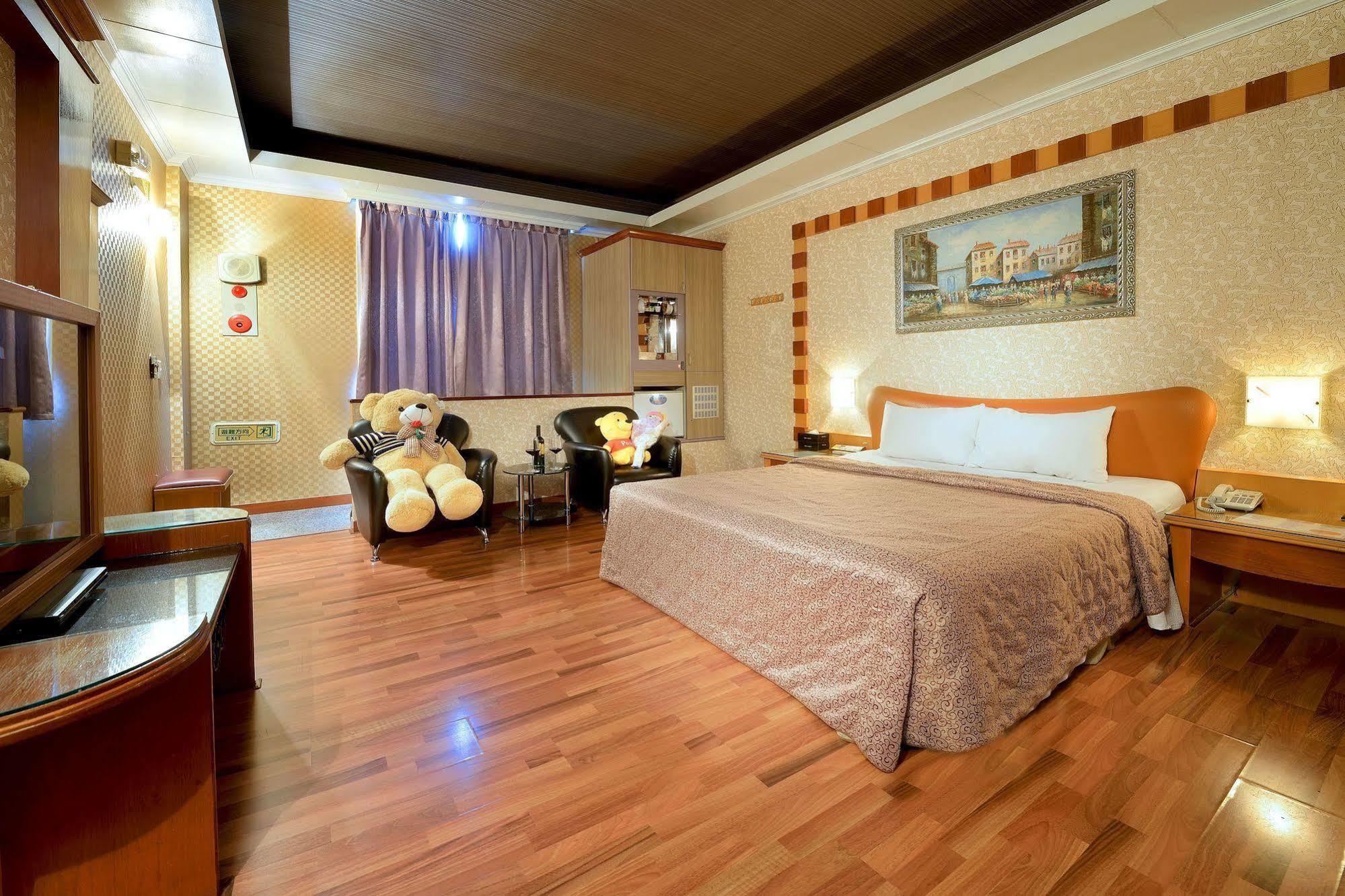 Holland Village Motel Tainan Zewnętrze zdjęcie